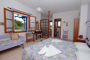 Dora's Studios and Apartments