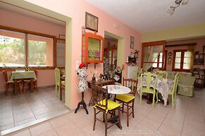 Dora's Studios and Apartments