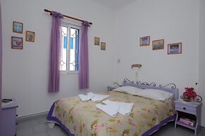 Dora's Studios and Apartments