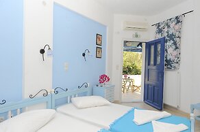 Dora's Studios and Apartments