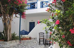 Dora's Studios and Apartments