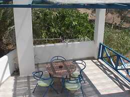 Dora's Studios and Apartments