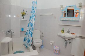 Dora's Studios and Apartments