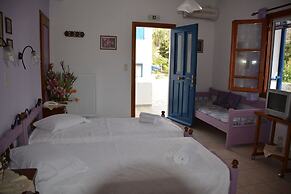 Dora's Studios and Apartments