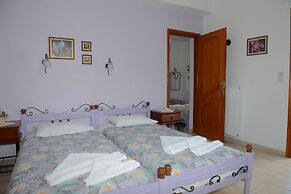 Dora's Studios and Apartments