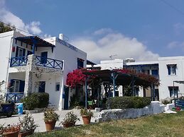 Dora's Studios and Apartments