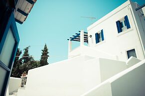 Dora's Studios and Apartments