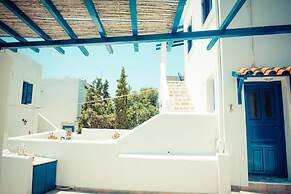 Dora's Studios and Apartments