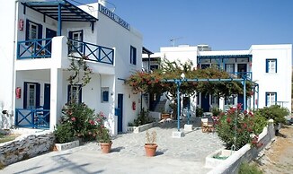 Dora's Studios and Apartments