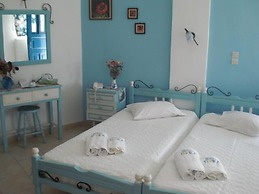 Dora's Studios and Apartments