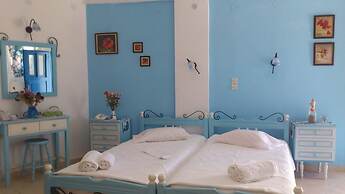 Dora's Studios and Apartments