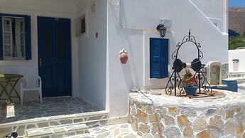 Dora's Studios and Apartments