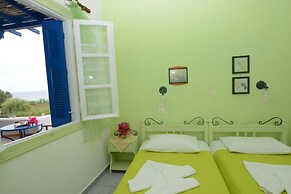 Dora's Studios and Apartments