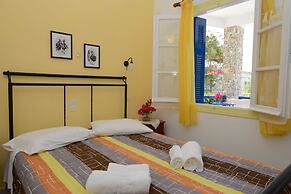 Dora's Studios and Apartments