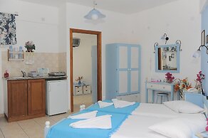 Dora's Studios and Apartments