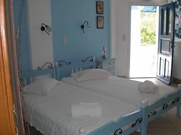 Dora's Studios and Apartments