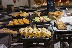 DoubleTree by Hilton Guangzhou-Free Shuttle Bus to Canton Fair Complex