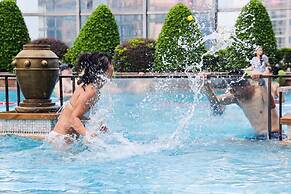 DoubleTree by Hilton Guangzhou-Free Shuttle Bus to Canton Fair Complex