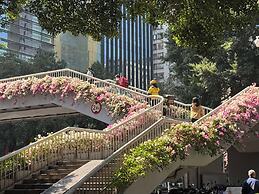 DoubleTree by Hilton Guangzhou-Free Shuttle Bus to Canton Fair Complex