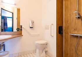 B&B HOTEL Saint-Etienne Monthieu