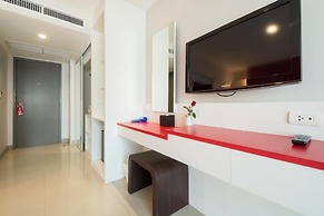 Alfresco Phuket Hotel