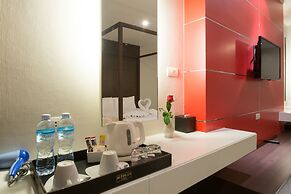 Alfresco Phuket Hotel