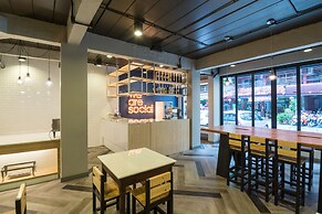 Alfresco Phuket Hotel