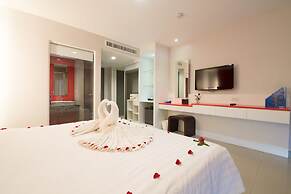 Alfresco Phuket Hotel