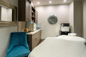 The Mosey Buffalo Williamsville, Tapestry Collection by Hilton