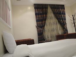 Marina Royal Hotel Suites