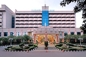 Sunlake Waterfront Resort and Convention