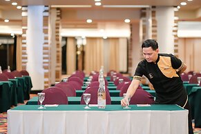 Sunlake Waterfront Resort and Convention