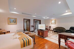 Sunlake Waterfront Resort and Convention