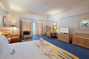 Sunlake Waterfront Resort and Convention