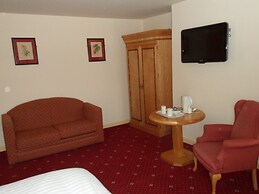 Three Queens Hotel