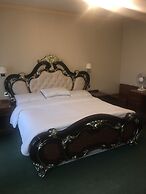 Three Queens Hotel