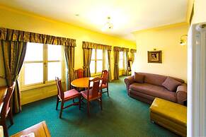 Three Queens Hotel