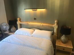 Three Queens Hotel