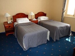 Three Queens Hotel