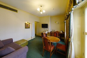 Three Queens Hotel