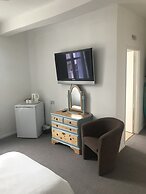 Three Queens Hotel
