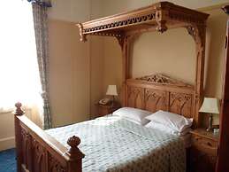 Three Queens Hotel
