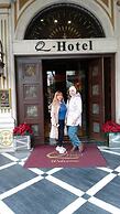 Q Hotel