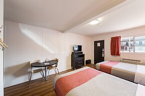 Motel 6 Cranbrook, BC