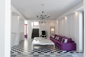 Mar n Mar Crown Hotel and Suites