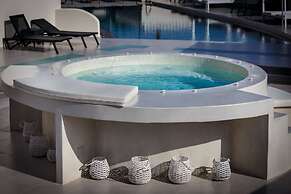 Mar n Mar Crown Hotel and Suites