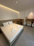 Nikos Hotel