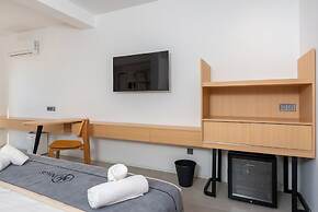 Nikos Hotel