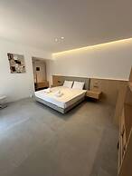 Nikos Hotel