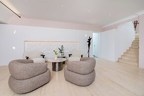 Nikos Hotel